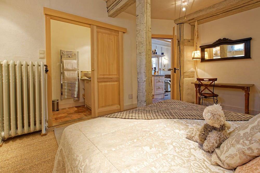 Apartamento entero, L'Ours -Apartamento-Premium-Baño con bañera-Vista al patio in Riquewihr, Parque natural regional de los Ballons des Vosges