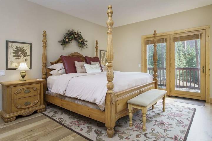 Vacation home for 8 people, with yard and hot tub in Breckenridge