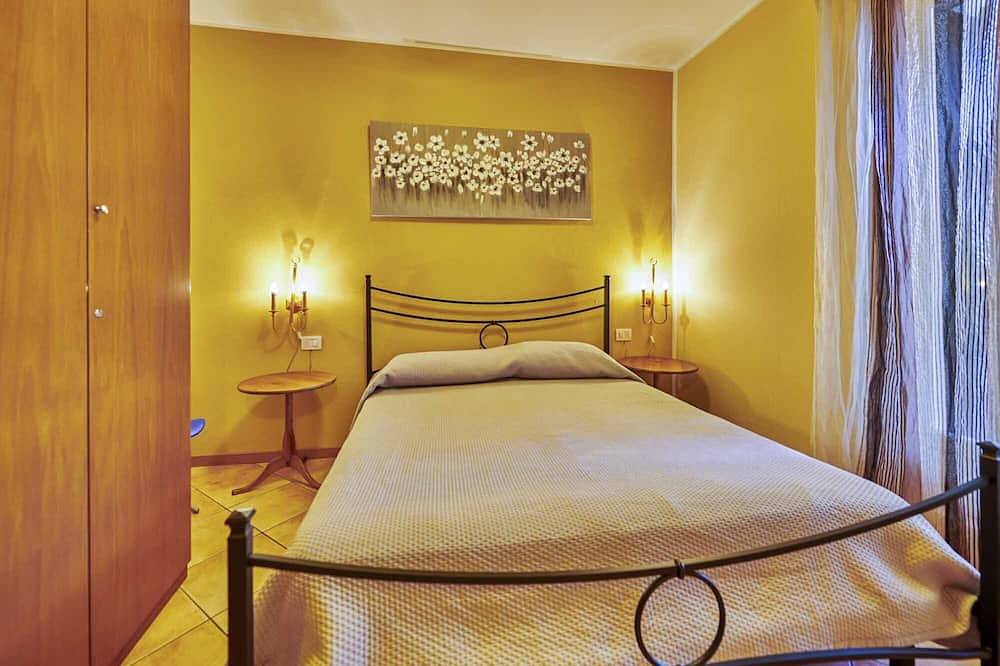 Appartamento intero, Lago di Garda confortevole trilocale di 4  posti letto con wi-fi e smart Tv in Lazise, Prealpi Gardesane