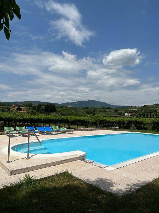 Agriturismo per 3 persone, con Terrazza e Giardino nonché Piscina e Panorama in Valpolicella