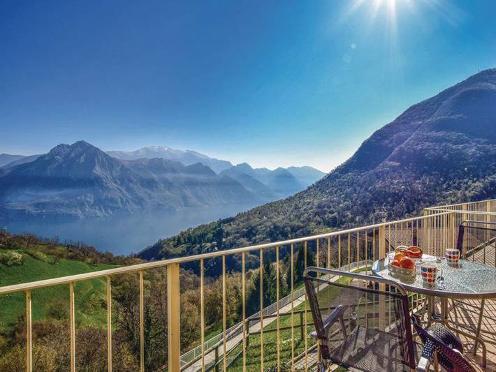Appartamento per 6 persone, con balcone e vista lago in Provincia di Bergamo