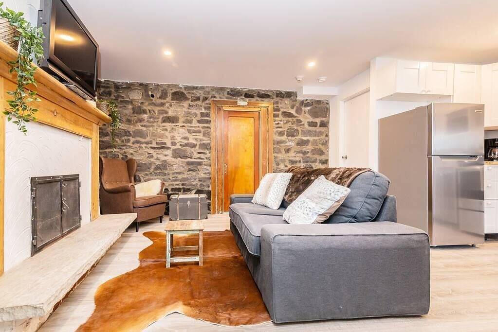 Ganze Wohnung, Modern Meets Rustic- 2 Bedroom in Old Quebec in Québec (Stadt), Québec