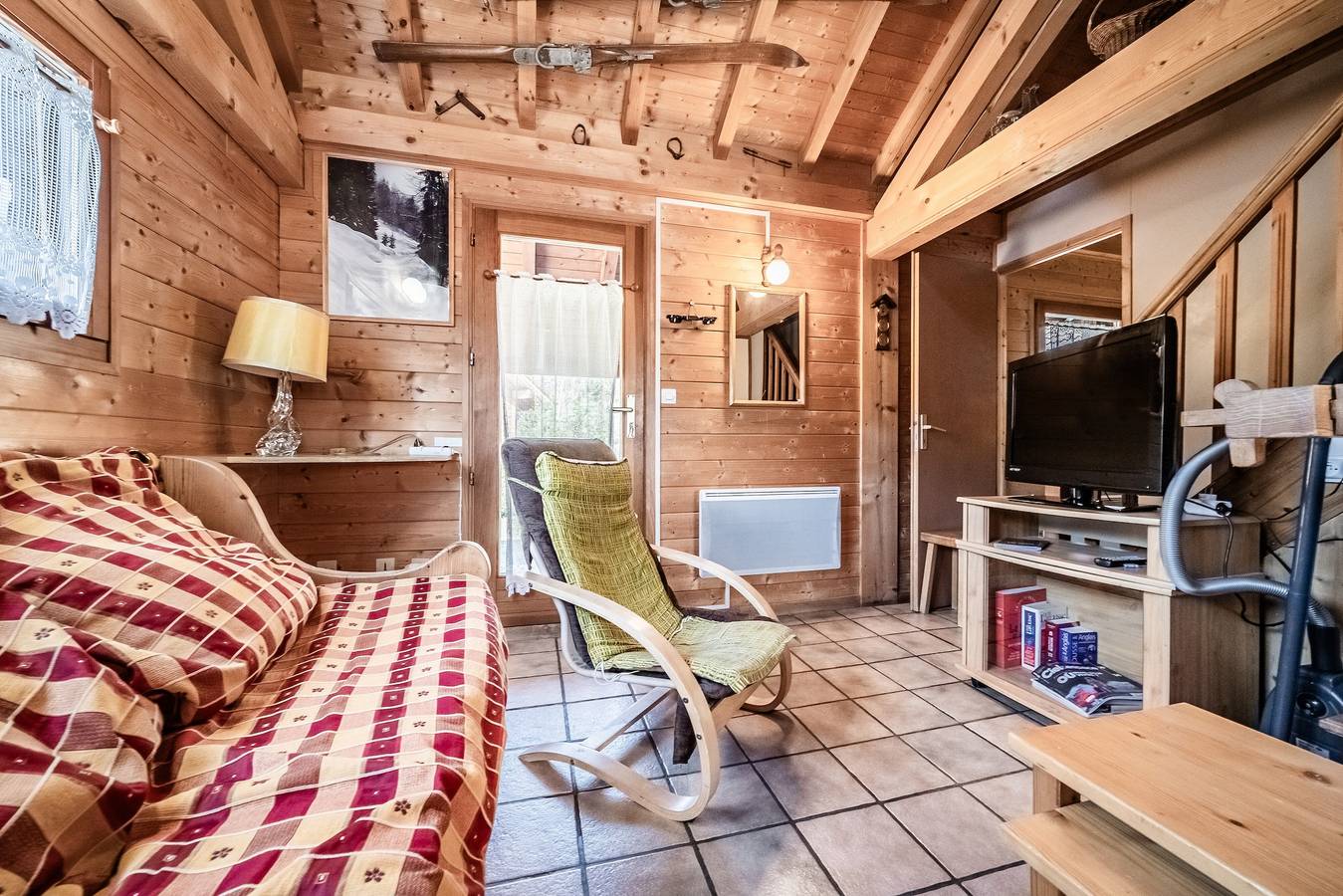 Chalet « 6p Simple - Le Manou »: Vista a la montaña, terraza privada y Wi-Fi in Verchaix, Region Bonneville