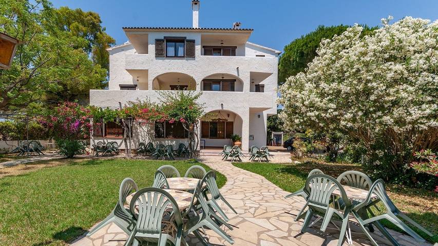 Ferienwohnung für 4 Personen, mit Balkon und Pool sowie Garten, mit Haustier in Montroig Bahia