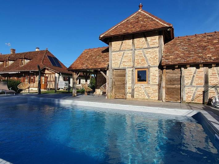 Chambre d’hôte pour 4 personnes, avec jardin et piscine ainsi que vue et bassin pour enfant, adapté aux familles à Mervans