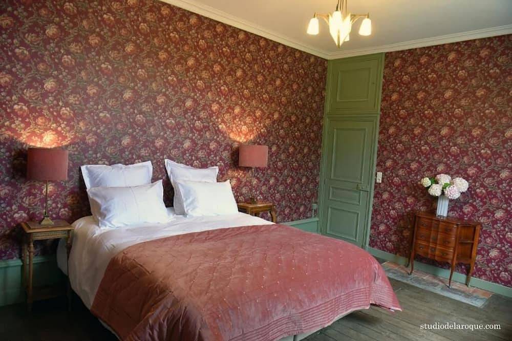 Chambre Camélia, Vue sur les jardins, élégance au Domaine de la Briouse in Sanxay, Vienne (France)