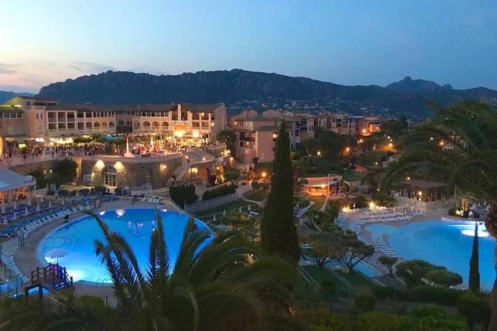 Village vacances pour 5 personnes, avec Piscine à Saint-Raphaël