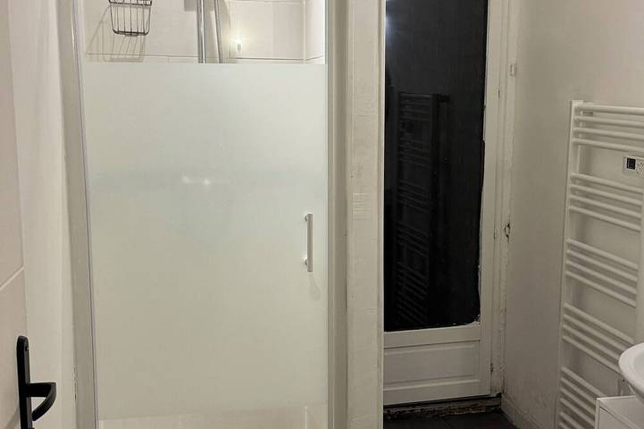 Entire apartment, Apartment terrace Wifi cable channels 4 pers Lille fac de droit Moulins in Lille, Lille region