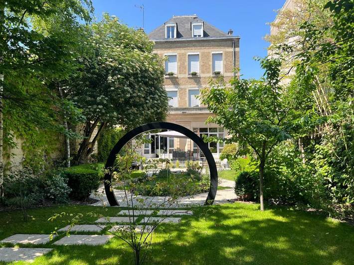 Chambre d’hôte pour 4 personnes, avec Terrasse et Jacuzzi ainsi que Jardin et Sauna à Reims