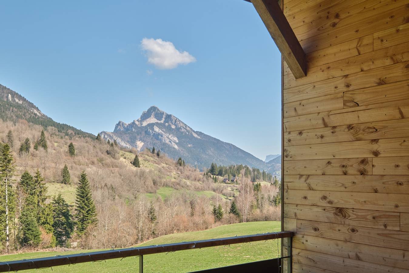 Chalet 'Les 3 Som' con vistas a la montaña, terraza privada y Wi-Fi in Saint-Pierre-de-Chartreuse, Isère