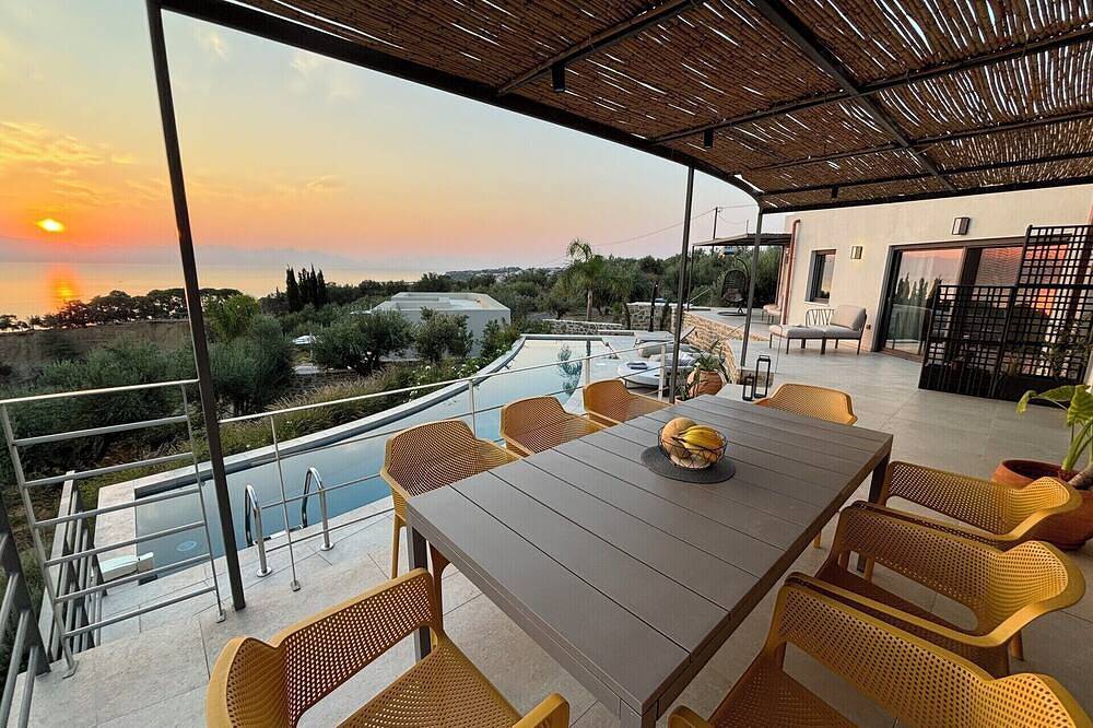 Luxury Villa with Private Swimming Pool & Sea View in Koroni, Messenien