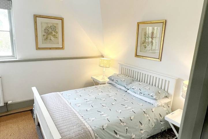 Streamside cottage in 2 acres & garden, walk to beach, pub, cafe & coast path 😎 in Kynance Cove, Cadgwith