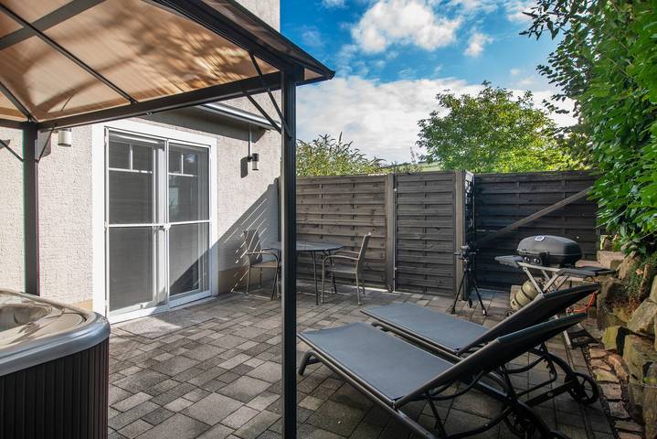 Entire apartment, Eifel Dream KleineNims with Private Outdoor Whirlpool and Sauna in Burbach, Eifelkreis Bitburg-Prüm