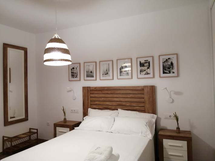 Entire apartment, Apartment 'Apartamento Planta Baja' with Shared Terrace, Wi-Fi and Air Conditioning in Distrito Centro (Córdoba), Cordoba
