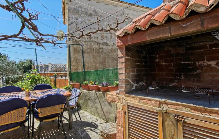 Ferienhaus Adrienne 100m vom Strand mit Meerblick in Martinscica, Cres