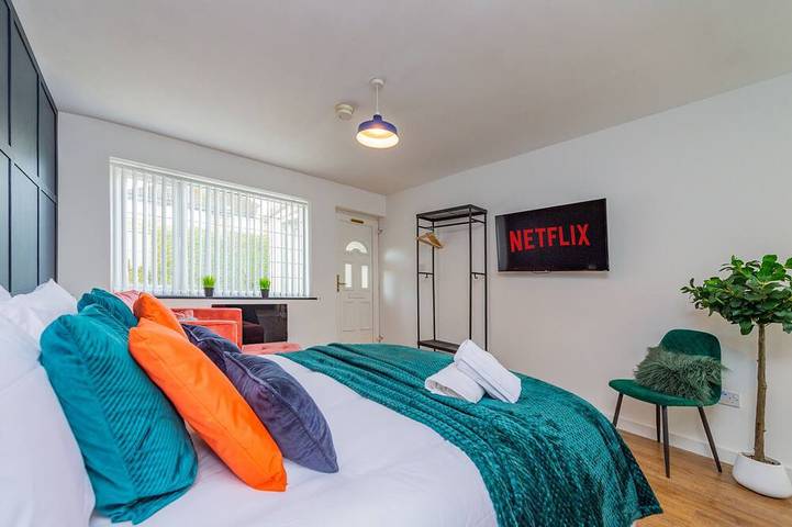 Appartement entier, Premium-Studio-Annexe-Sdb privée avec douche-Vue sur Jardin in Merseyside