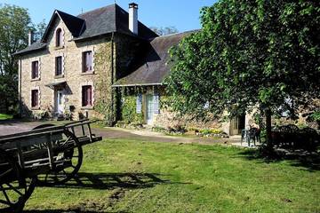 Gîte pour 11 personnes, avec jardin et terrasse à Saint-Germain-les-Vergnes