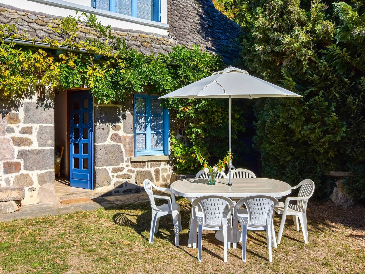 Maison de vacances pour 6 personnes avec jardin in Vic-sur-Cère, Région d'Aurillac