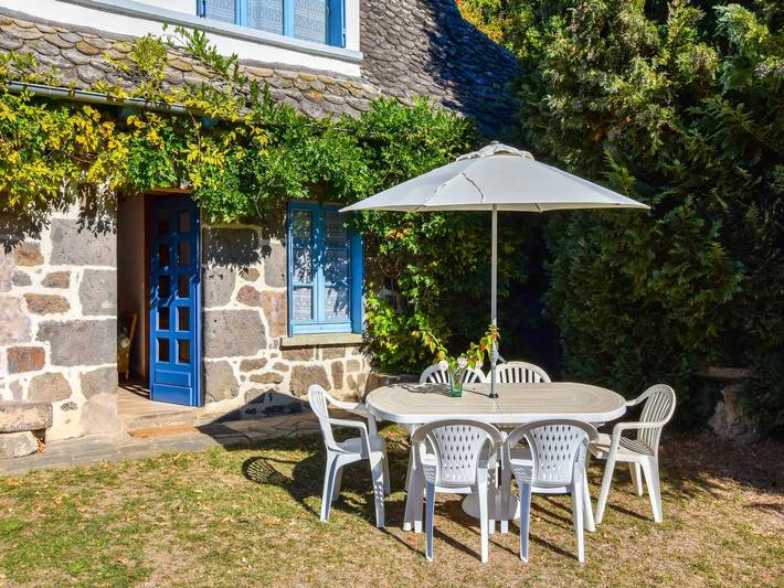 Location de vacances pour 6 personnes, avec jardin à Vic-sur-Cère - 4