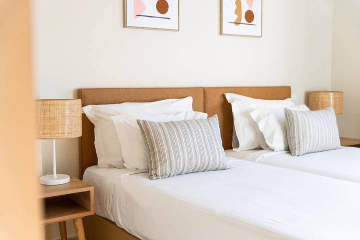 Ferienanlage für 4 Personen, mit Pool und Garten sowie Ausblick und Kinderpool, kinderfreundlich in Portugal - 2