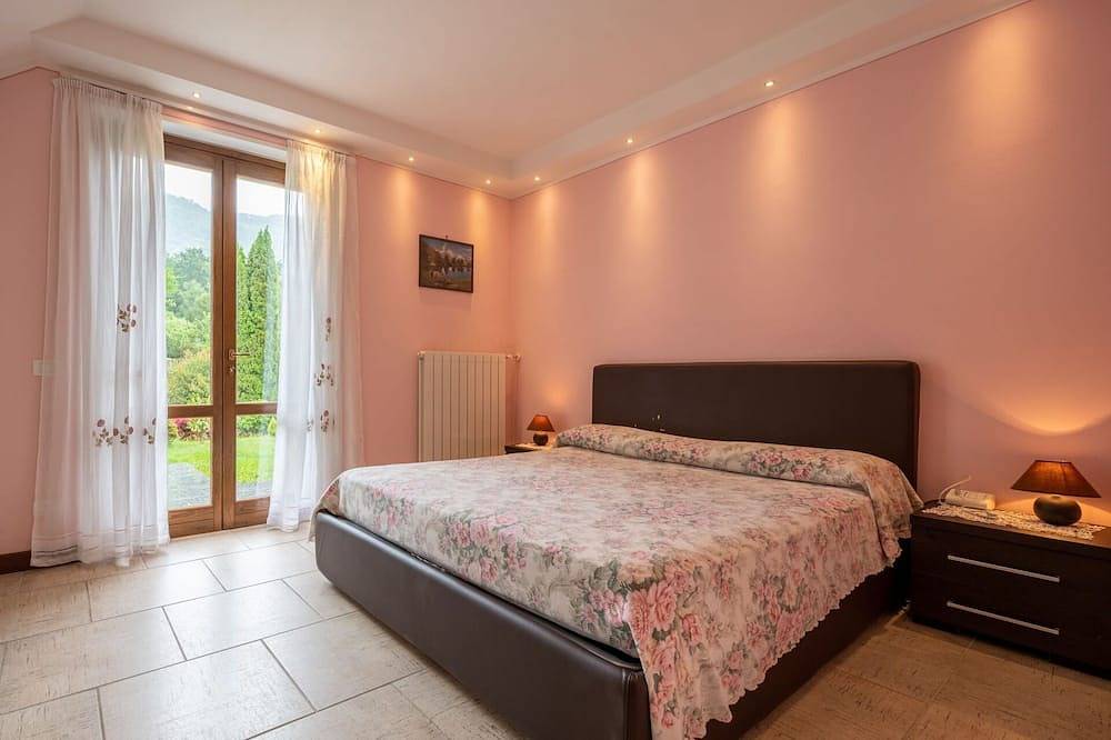 Schönes alleinstehendes Ferienhaus für 4 Leute mit  W-Lan, Tv und Terrasse in Mergozzo, Comune di Mergozzo