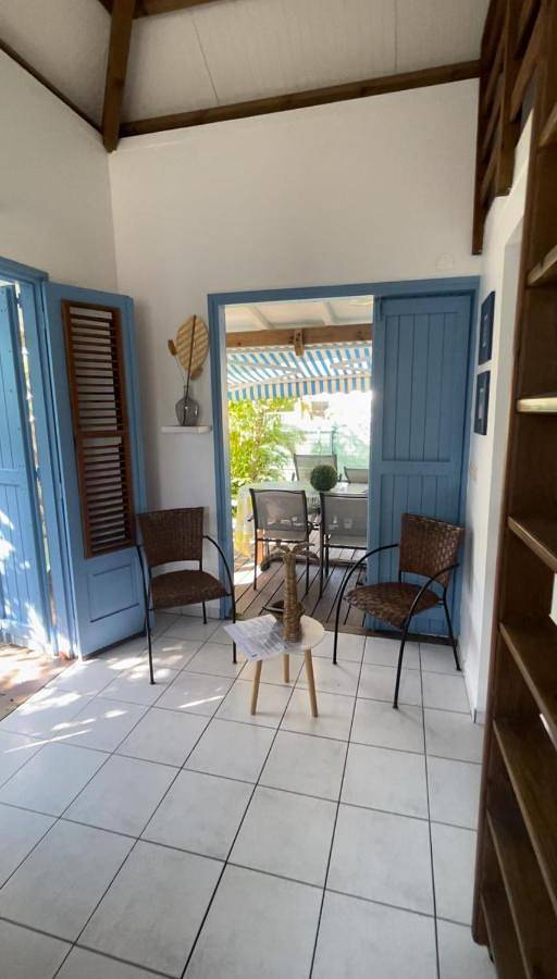Location de vacances pour 4 personnes, avec jardin et terrasse dans Plage de la Caravelle