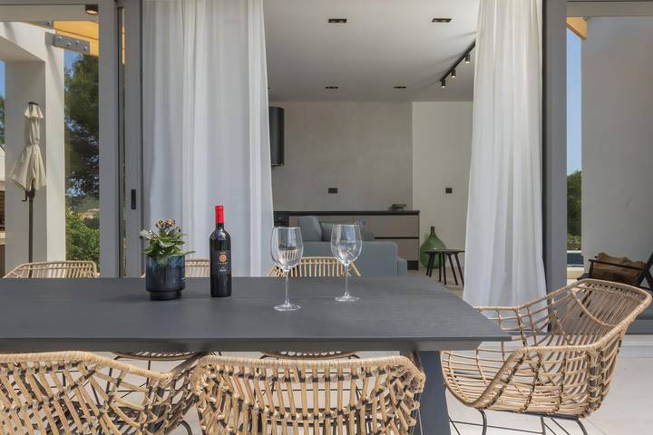 Ferienhaus für 6 Personen, mit Garten und Seeblick sowie Pool und Ausblick