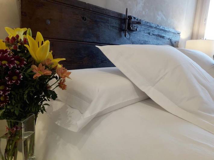 Casa rural con piscina para 2 personas, con piscina además de vistas y jardín en Solsonés - 2