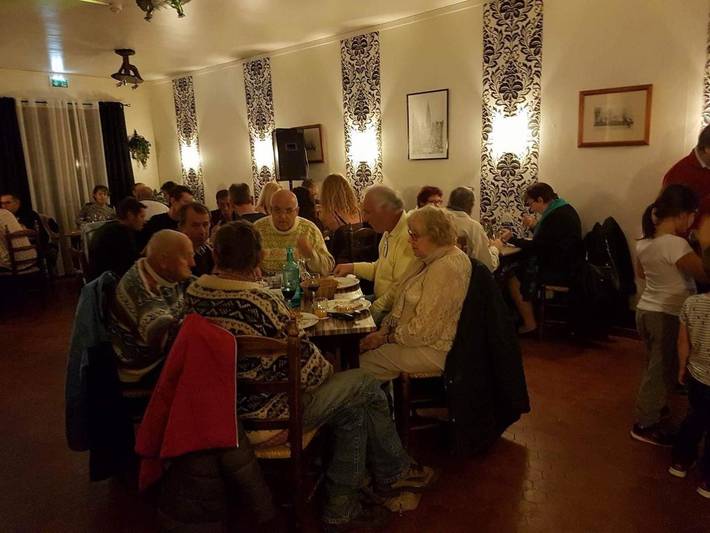 Hôtel pour 5 personnes, avec terrasse et vue à Uzer - 4