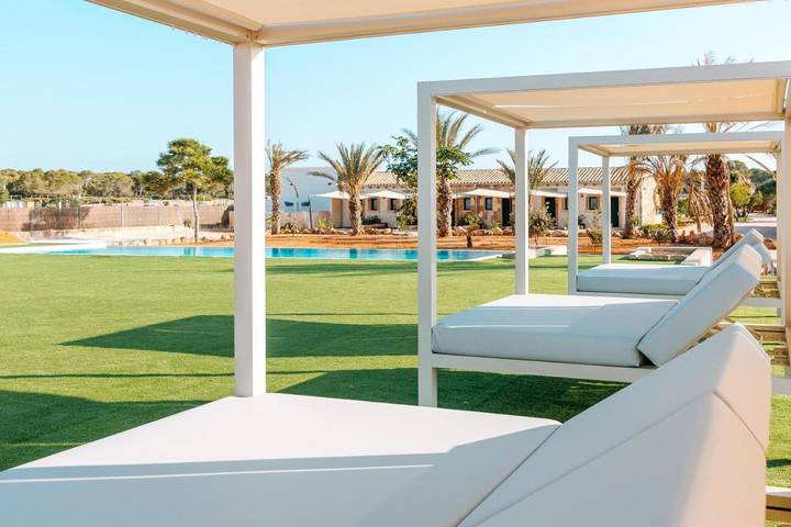 Ferienhaus für 2 Personen, mit Terrasse und Whirlpool sowie Garten und Pool in Ses Covetes