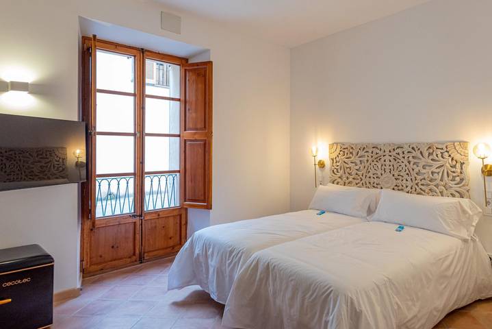 Hotel for 2 people, with terrace and pool - 1