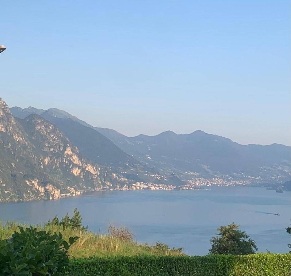 Villa Mirella: Casa vista lago con piscina in Gemeinde Solto Collina, Iseosee