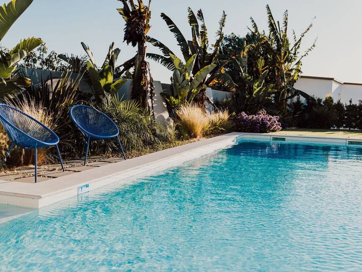 Gîte pour 4 personnes, avec Jardin et Piscine dans Estoi
