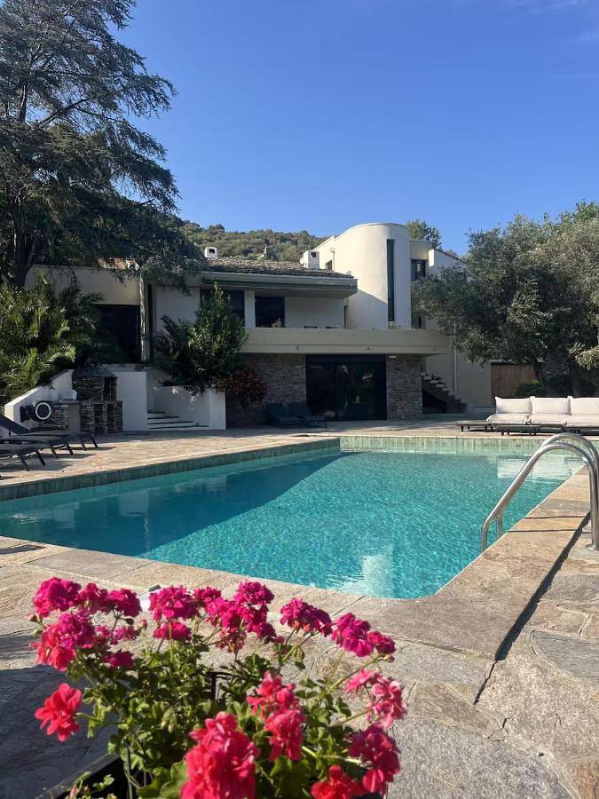 Chambre d’hôte pour 2 personnes, avec Terrasse et Jardin ainsi que Piscine et Vue
