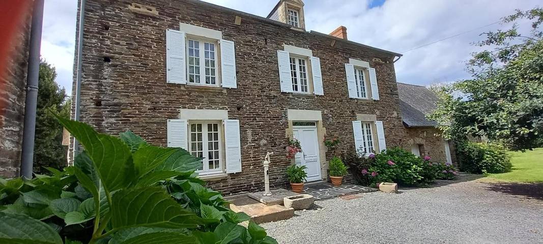 Location de vacances pour 10 personnes, avec jardin dans Saint-Germain-d'Elle