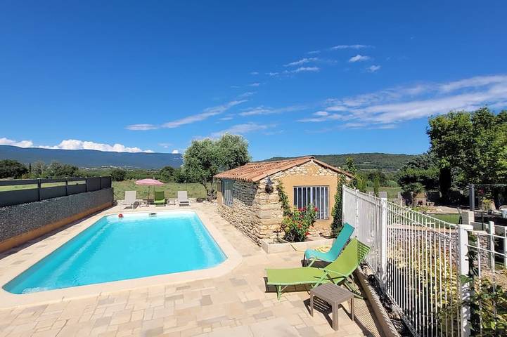 Location de vacances pour 4 personnes, avec Jardin et Piscine à Gargas