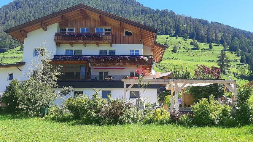 Ferienwohnung für 4 Personen, mit Balkon und Garten in Kals am Großglockner