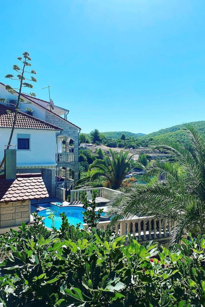 Ferienwohnung für 2 Personen, mit Balkon/Terrasse und Pool, mit Haustier auf Hvar
