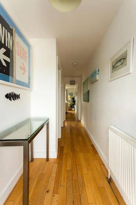 Entire apartment, Fabulous Beach Pad Just 20 Paces From The Sea in Mawgan Porth, Cornwall