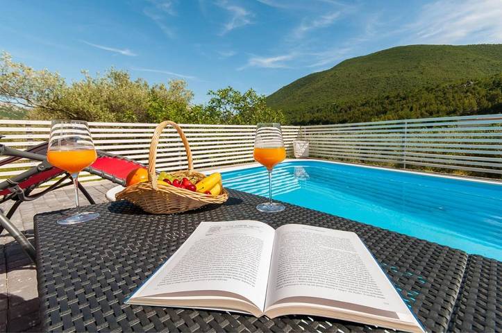 Ferienhaus für 8 Personen, mit Balkon und Terrasse sowie Garten und Pool