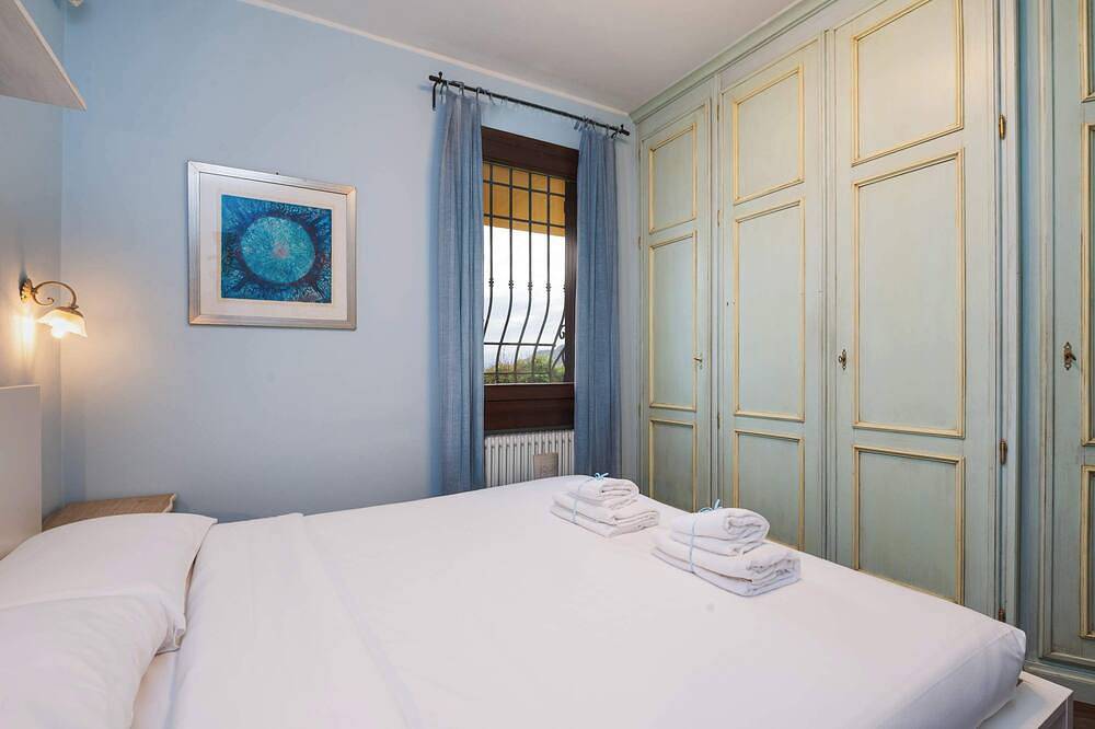Beautiful villa with private garden and pool in Costermano, Gardasee-Berge