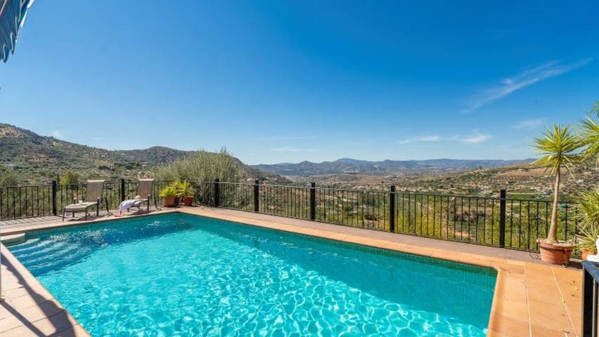 Casa rural para 6 personas, con piscina y balcón/terraza en Alcaucín - 2