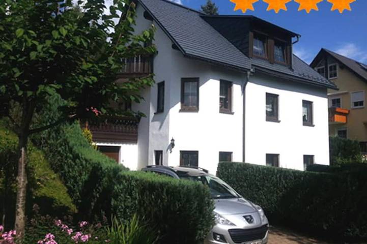 Ferienwohnung für 5 Personen, mit Whirlpool und Garten in Oberwiesenthal