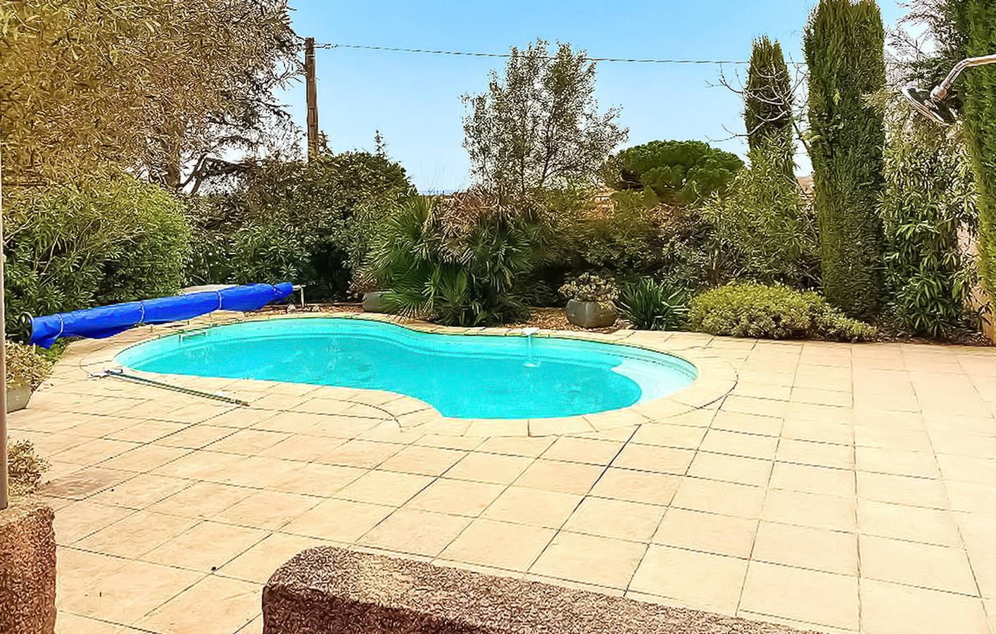 Oasis de Carpentras : Appartement de 145m2 avec climatisation, parking, piscine et internet in Carpentras, Parc naturel régional du Mont-Ventoux