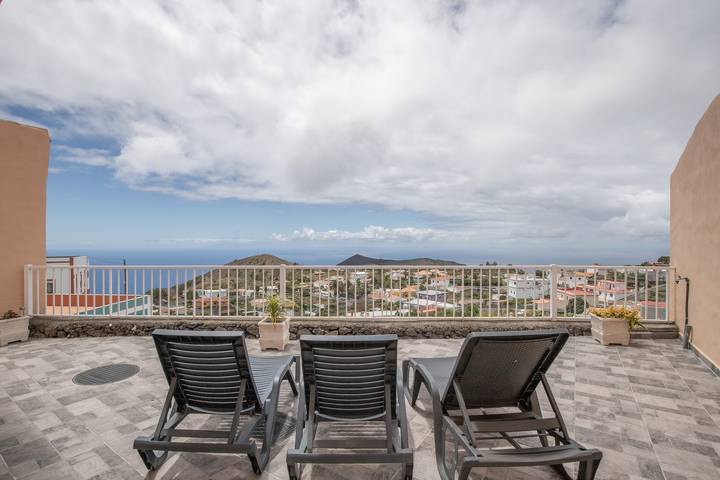 Entire apartment, Apartment 'Casa Caronehe' with Sea View, Private Terrace and Wi-Fi in Los Canarios, Fuencaliente de la Palma