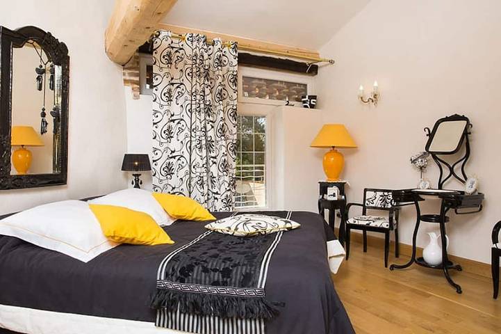 Chambre d’hôte pour 2 personnes, avec jardin et piscine