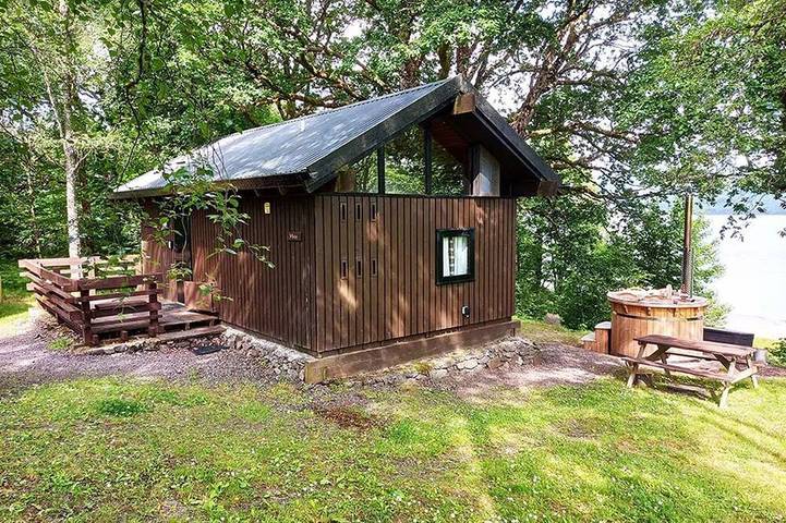 Vacation rental for 4 people, with yard and hot tub, with pets in Scotland