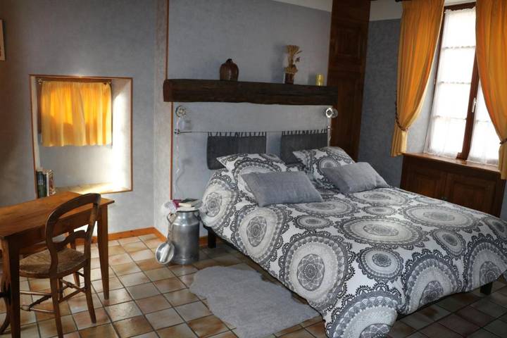 Location de vacances pour 7 personnes, avec Terrasse ainsi que Jardin et Vue dans Percey