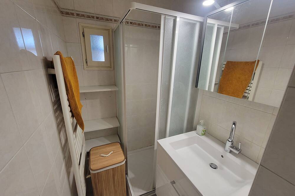 Ganze Wohnung, Spacious new apartment. Close to ski resorts in L'Isère, Isère