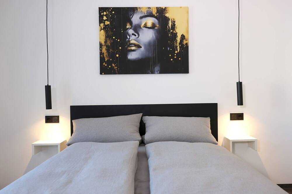 Ganze Wohnung, Moderne Ferienwohnung im Stadtzentrum Ilmenau mit Balkon und Wallbox für E-Autos in Ilmenau, Thüringer Kernland